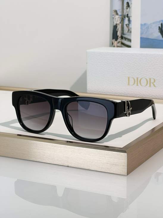 Picture of Dior Sunglasses _SKUfw76988662fw